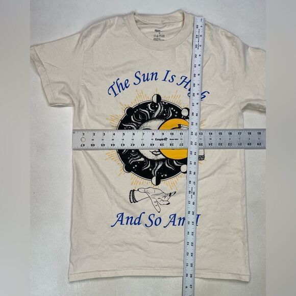 The Sun Is High And So Am I Graphic T-shirt Women Small Short Sleeve - Picture 5 of 5